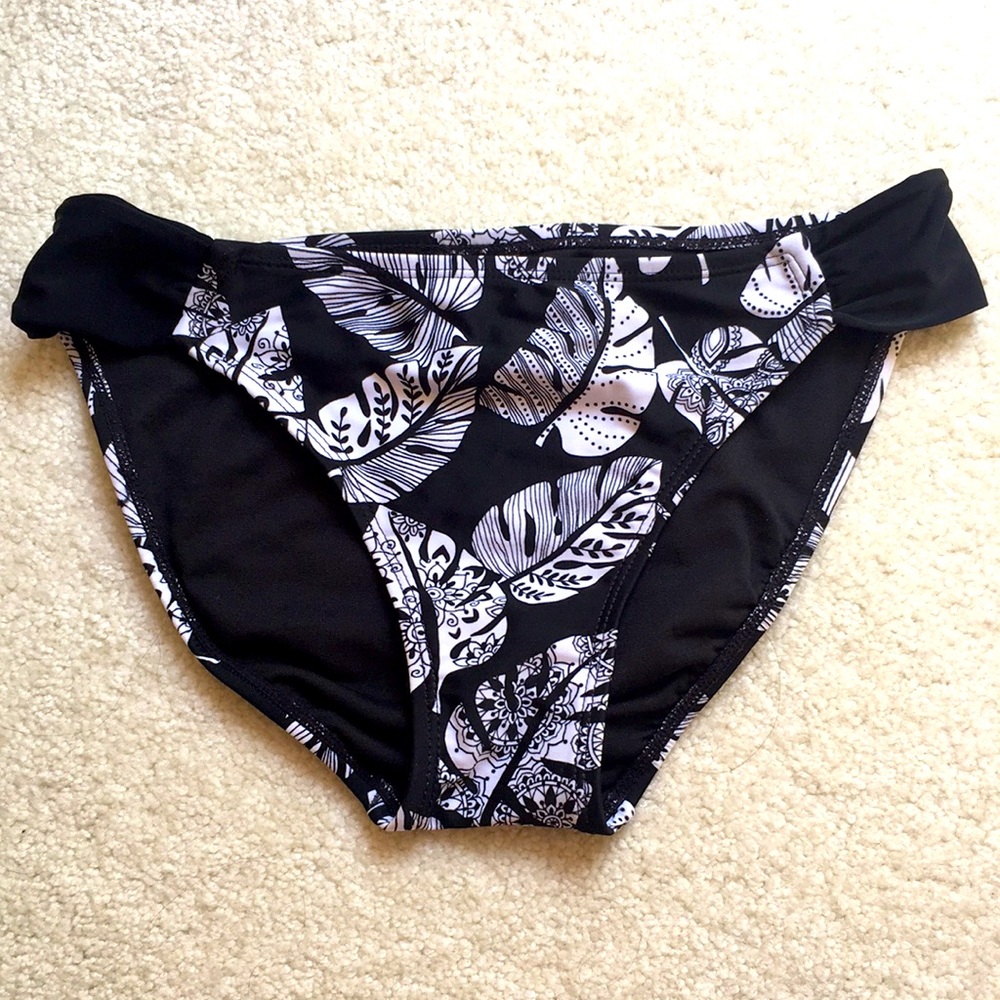 Red Camel Girls Bikini bottom Size Small Black and White